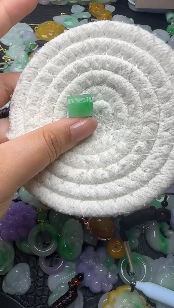 颈饰未镶嵌翡翠缅甸翡翠吊坠