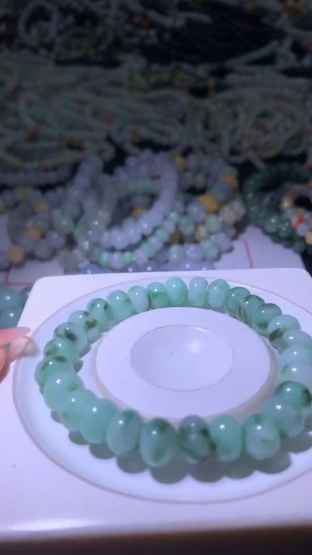 翡翠未镶嵌颈饰知***.MXX015154