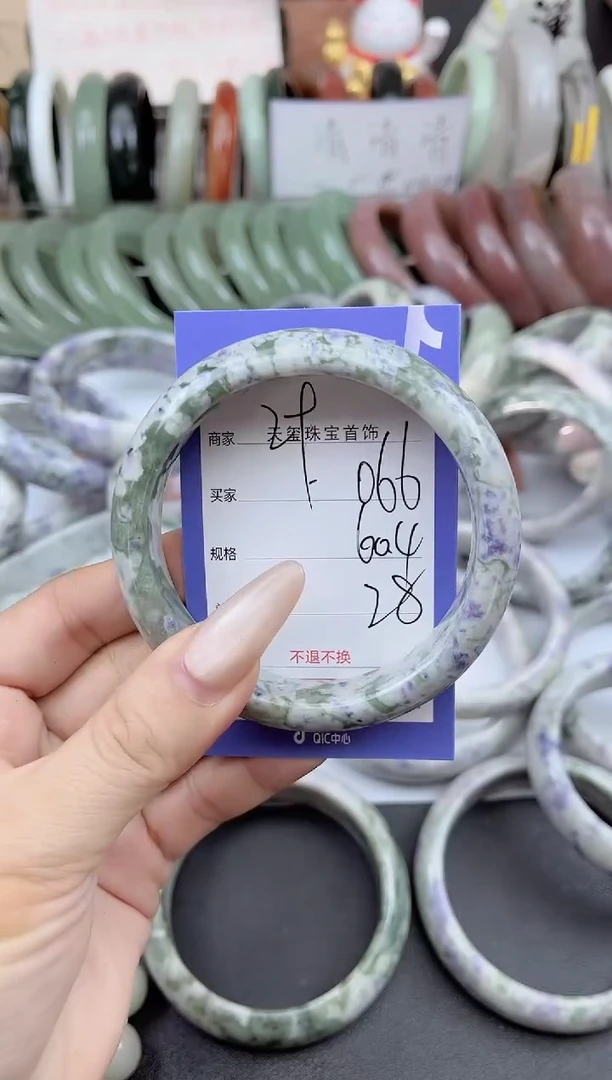 未镶嵌手镯石英质玉066