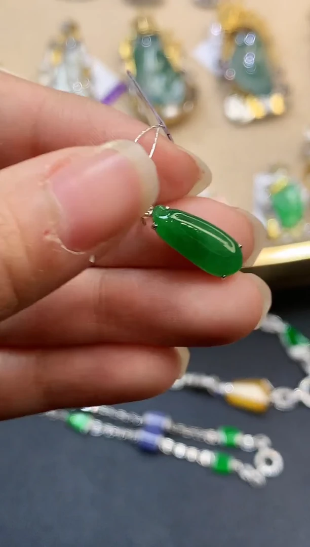 【闪购商品】翡翠吊坠(不含链)18K金镶嵌2713