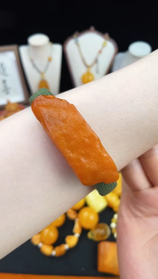 琥珀未镶嵌珠宝奇石柒月