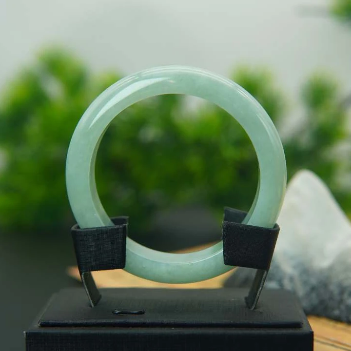 湖水碎冰蓝58正圈成品翡翠手镯50028