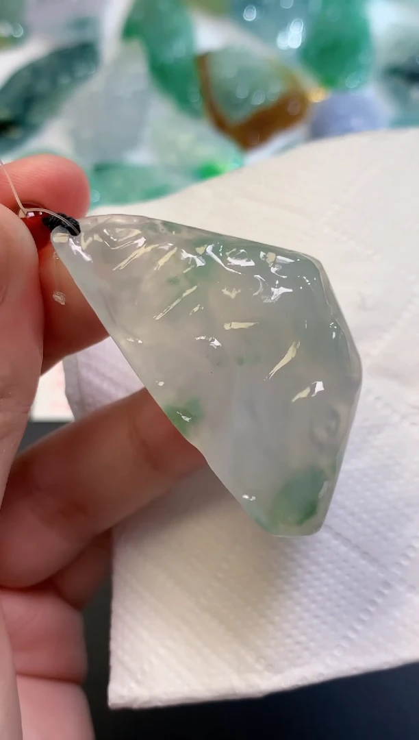 颈饰未镶嵌翡翠