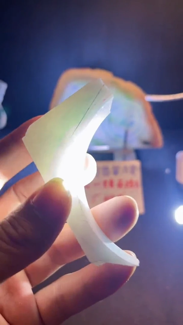 翡翠裸石夜**窗天然翡翠