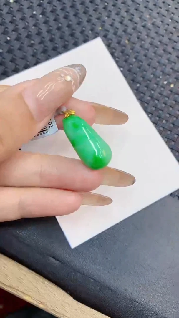 颈饰18K金镶嵌翡翠1