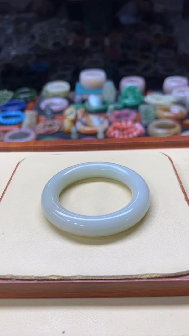 未镶嵌手镯石英质玉红*果193