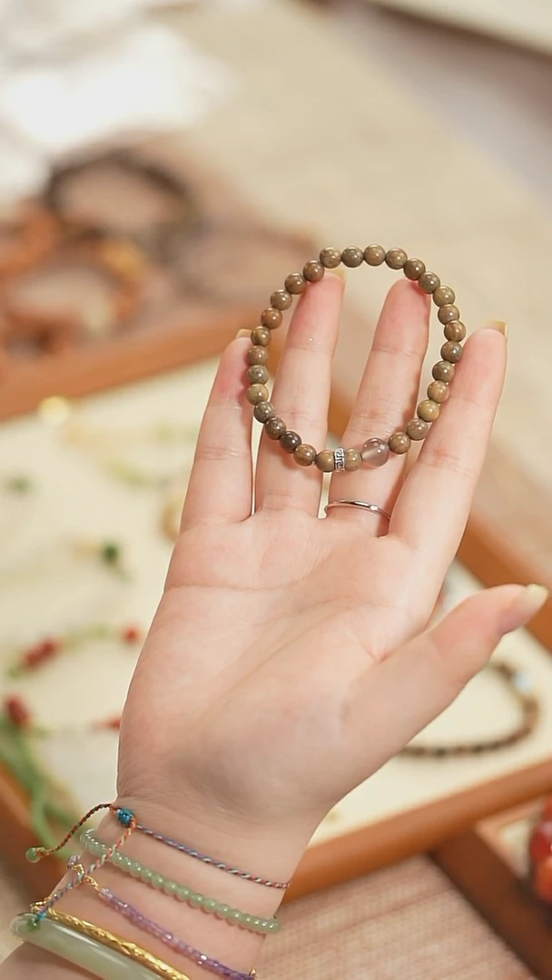 维腊木（绿檀）手串/手链清仓福利！绿檀 烟灰顶珠手串