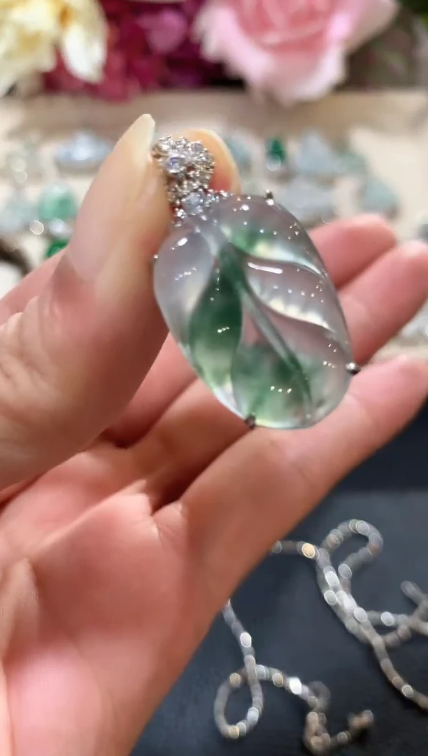 吊坠(不含链)18K金镶嵌翡翠z81