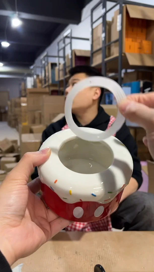 【闪购商品】杯原盒米奇蛋糕罐子