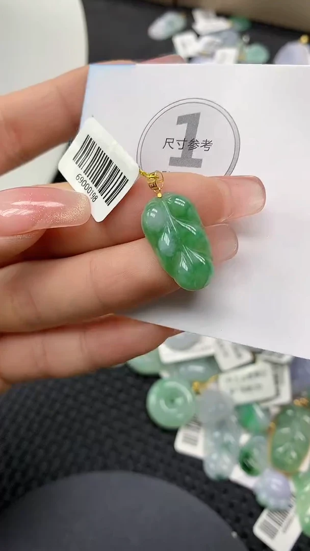 颈饰18K金镶嵌翡翠a货支持复检百元以上9元证书费自理