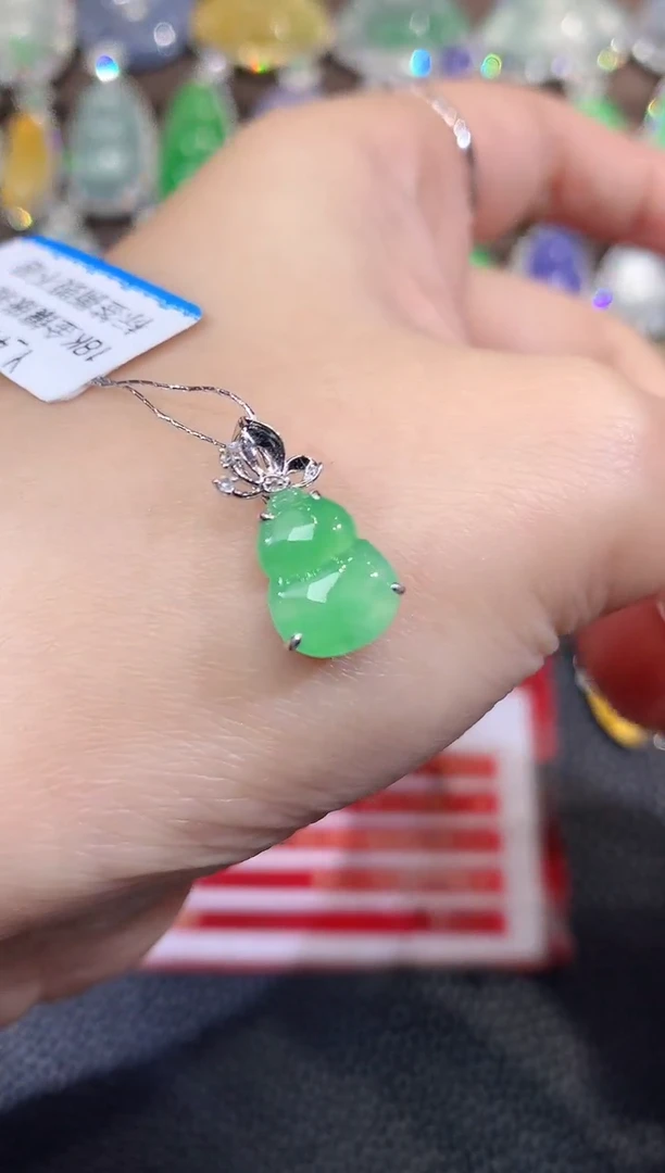 吊坠(不含链)18K金镶嵌翡翠A26