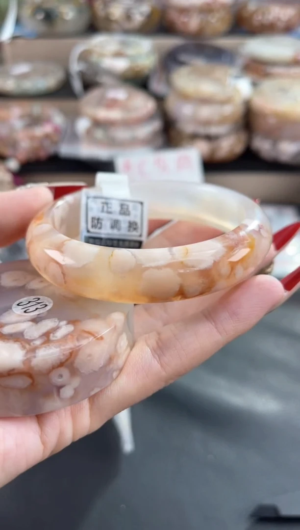 未镶嵌手镯石英质玉58