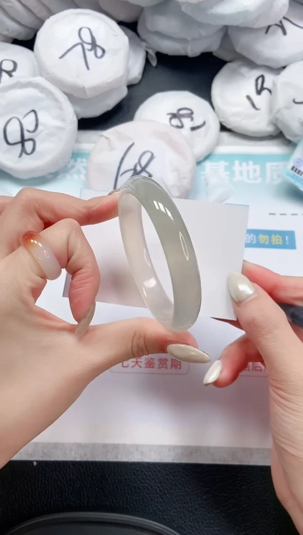 【闪购商品】石英质玉手镯未镶嵌 11L120-54