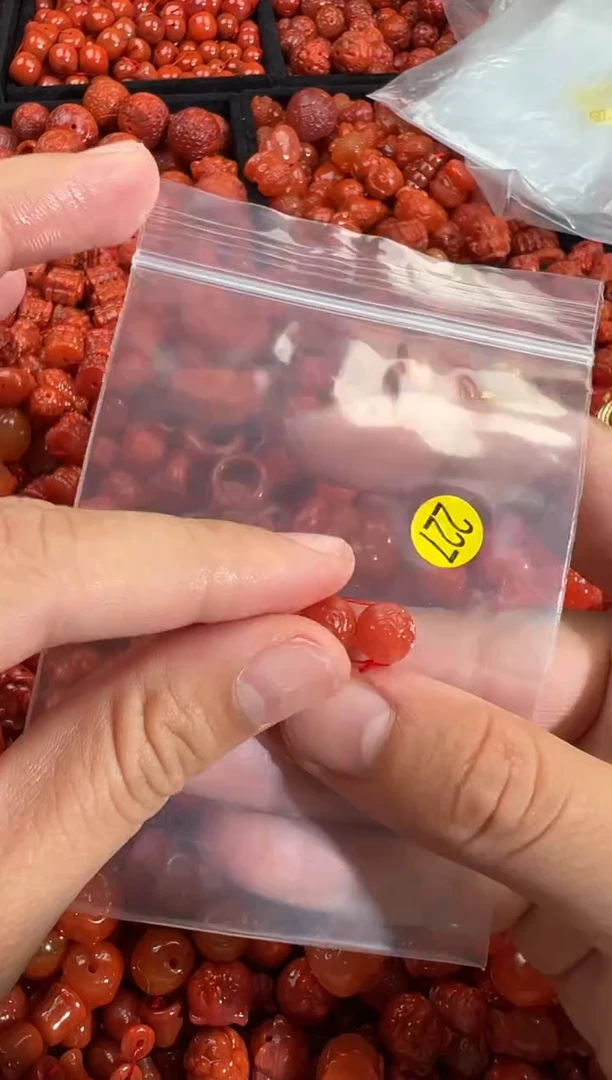 南红玛瑙未镶嵌颈饰1