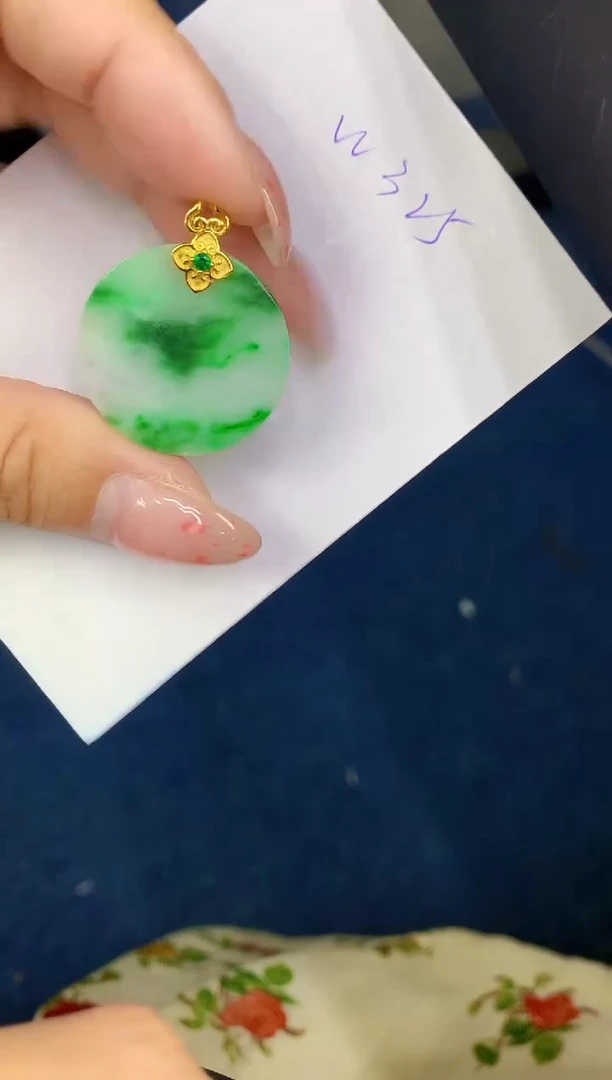 翡翠未镶嵌颈饰缅甸天然翡翠A货