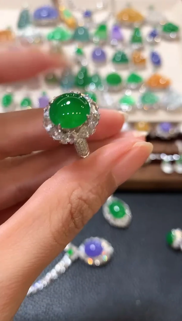 18K金镶嵌戒指翡翠爱****?m59