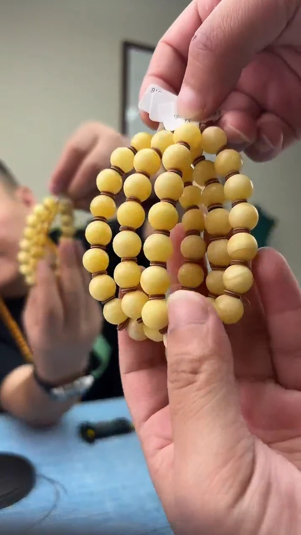 蜜蜡未镶嵌珠宝奇石H12，10.8微瑕假一罚十多样性发其一H