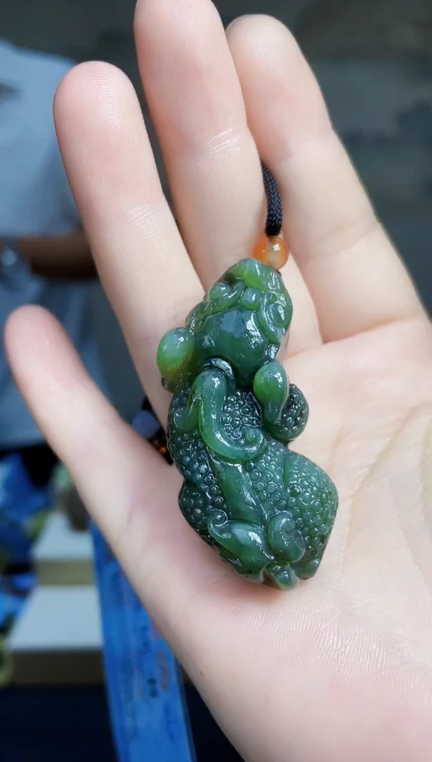 和田玉未镶嵌颈饰1