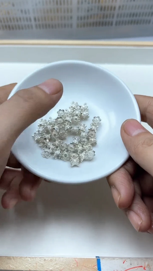 玛瑙/玉髓散珠合金A1079 合 琻 银 色小蛮腰3mm100颗8元