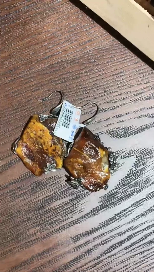 【闪购商品】琥珀耳饰未镶嵌微瑕多人