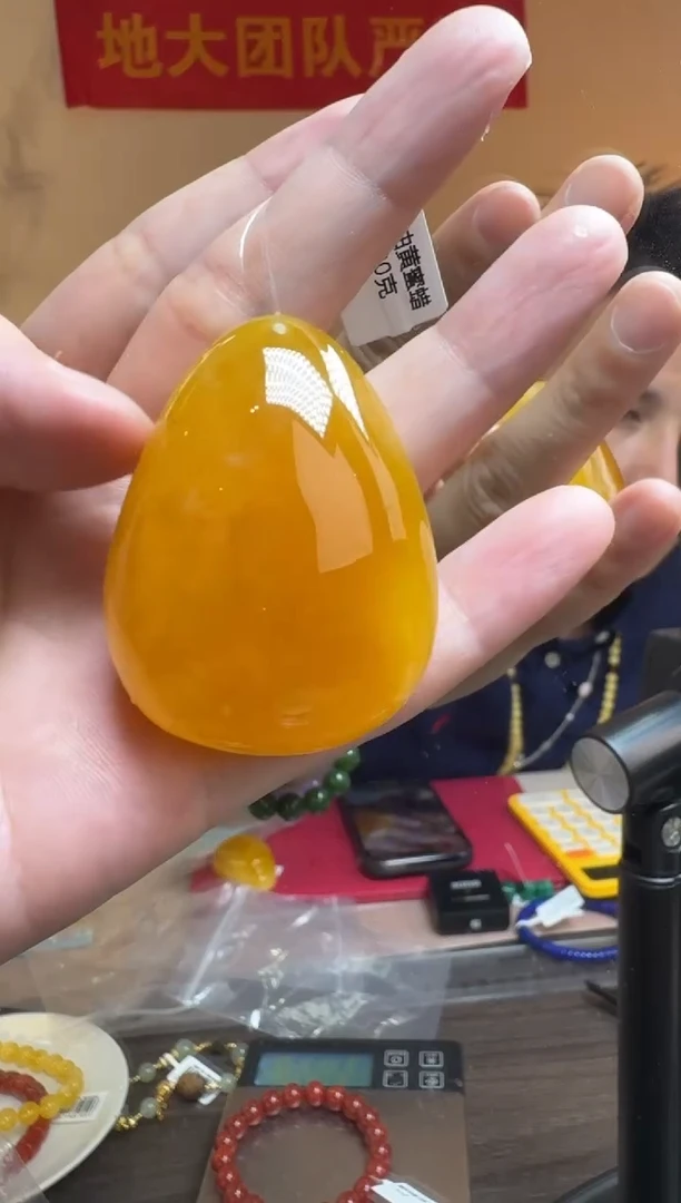 琥珀吊坠(不含链)未镶嵌俄料鸡油黄蜜蜡吊坠
