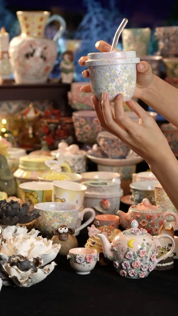 摆件陶景德镇釉下彩手绘设计师款陶瓷