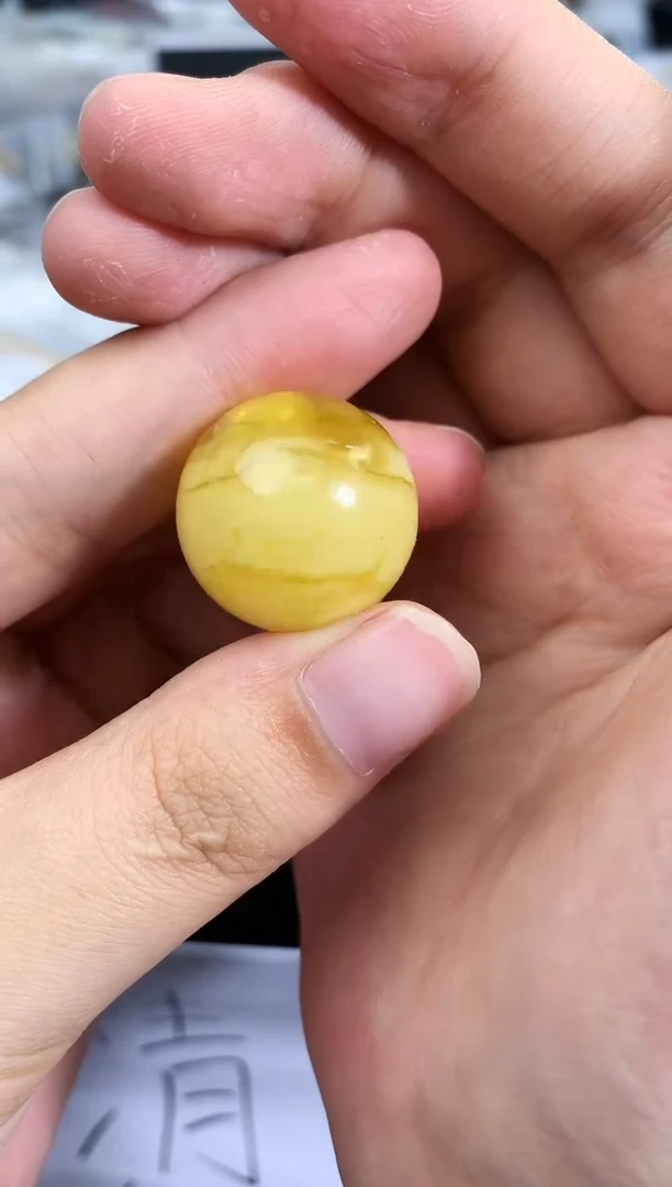 未镶嵌琥珀珠宝奇石92