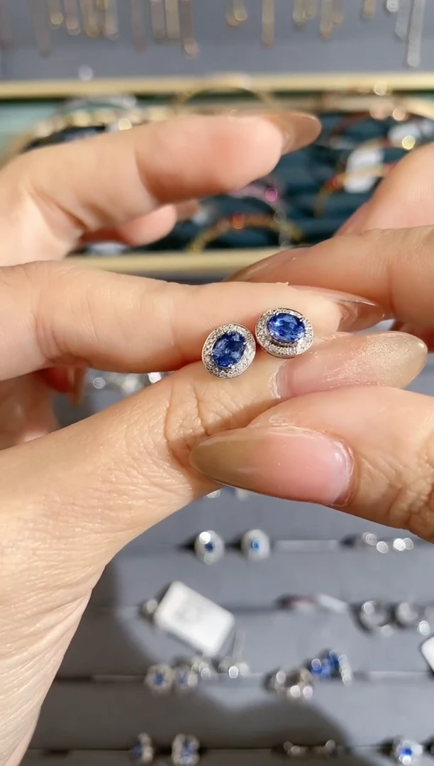 【闪购商品】蓝宝石耳钉18K金镶嵌耳钉