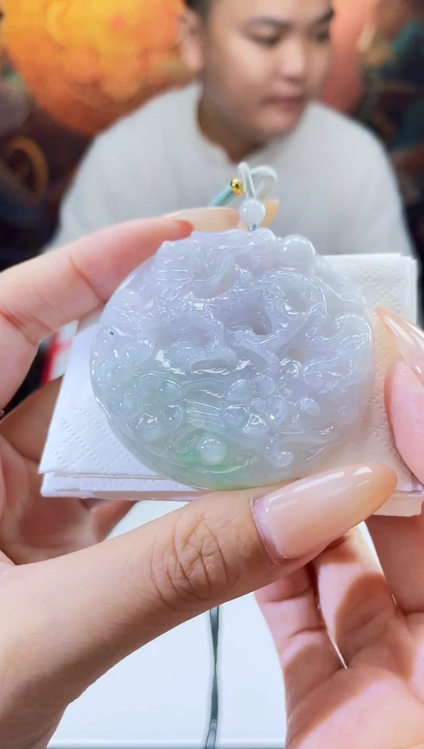 翡翠未镶嵌颈饰多样性发其一