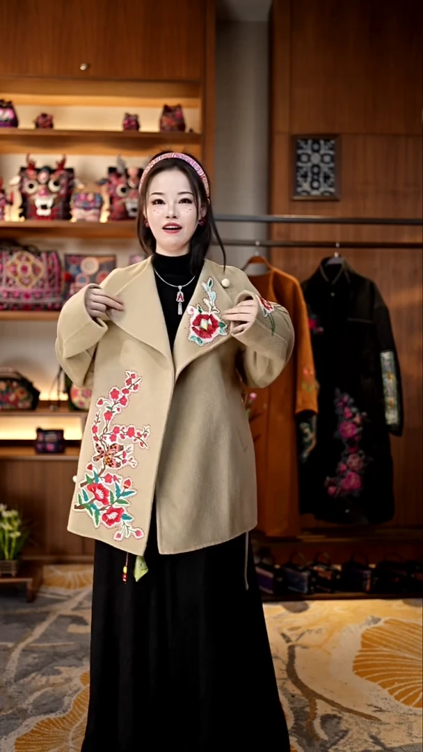 刺绣私人定制苗族手工衣服A9839