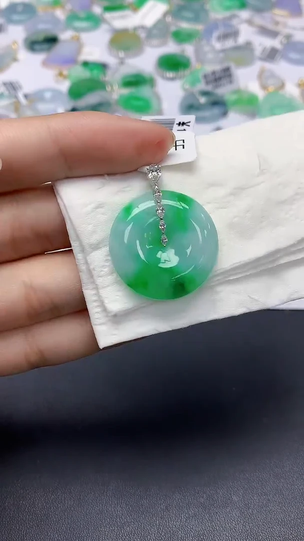 翡翠18K金镶嵌颈饰天然缅甸a货翡翠