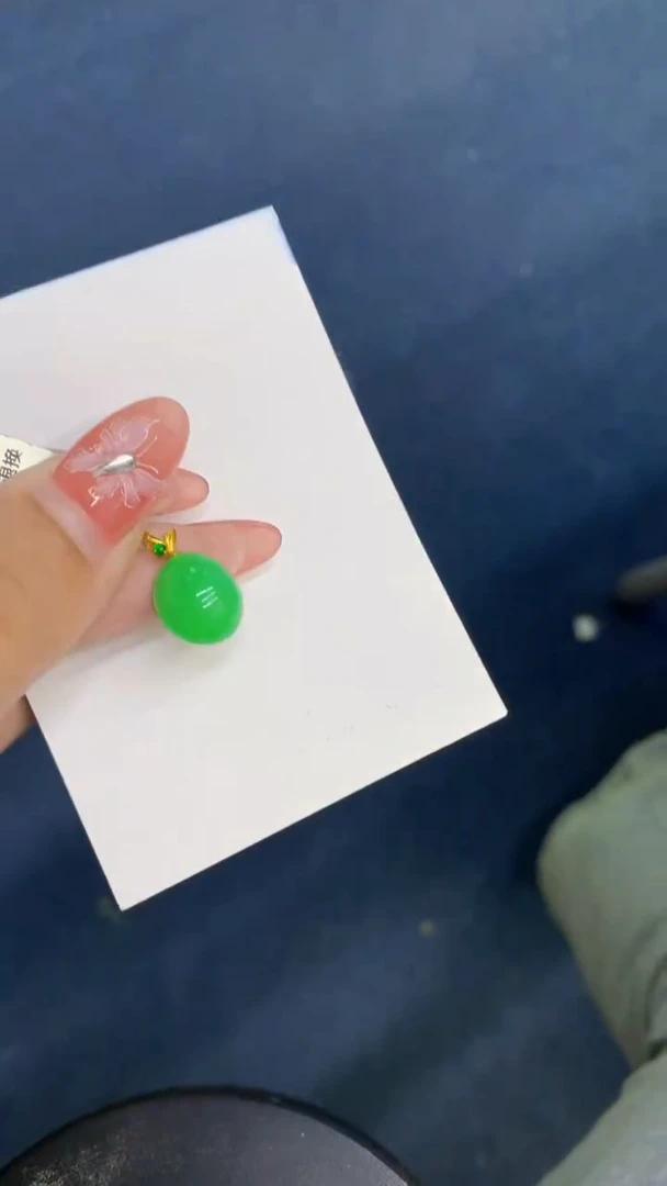 颈饰18K金镶嵌翡翠1