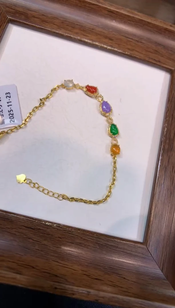 颈饰18K金镶嵌翡翠手链