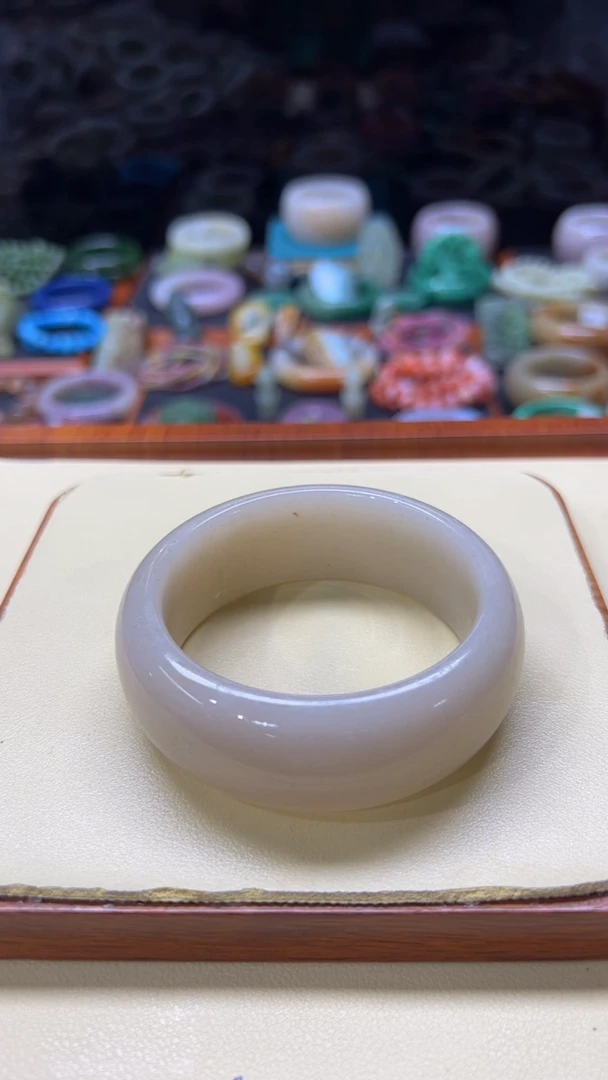 未镶嵌手镯石英质玉是****~093