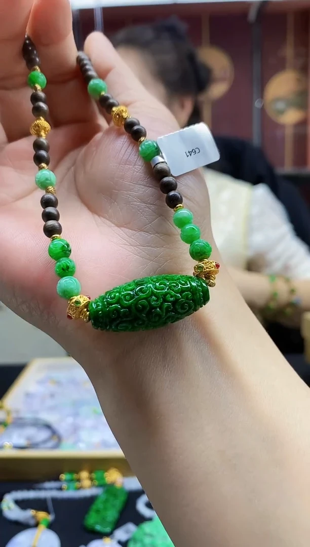 颈饰未镶嵌翡翠吊坠