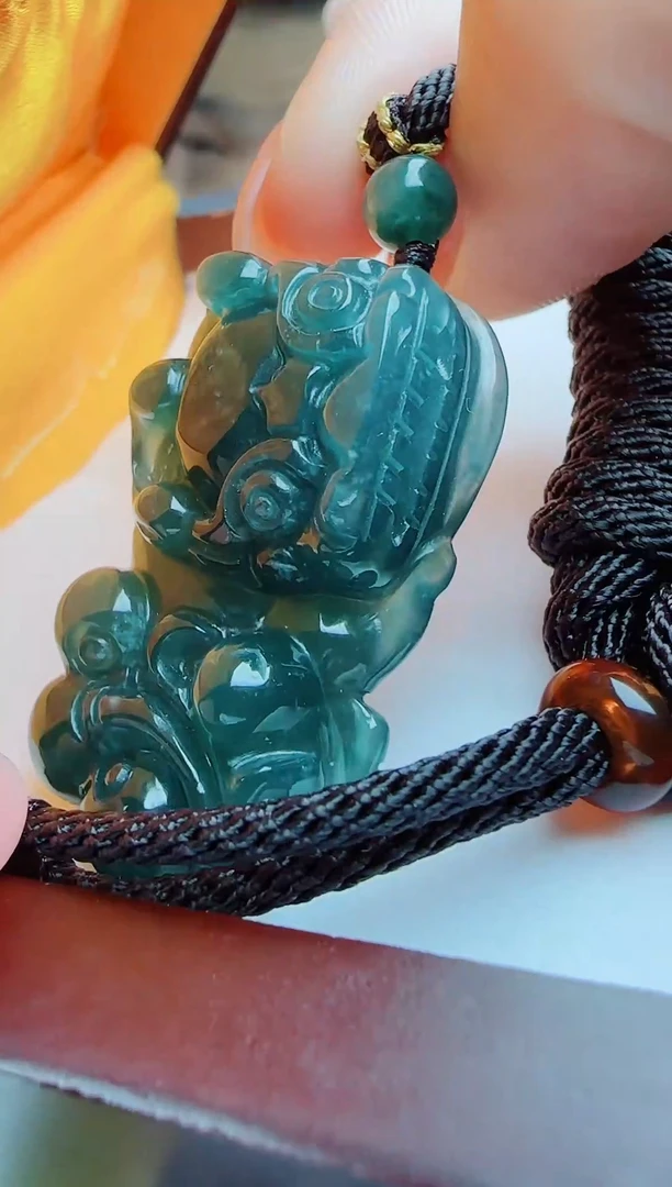 颈饰未镶嵌翡翠多样性发其一   貔貅