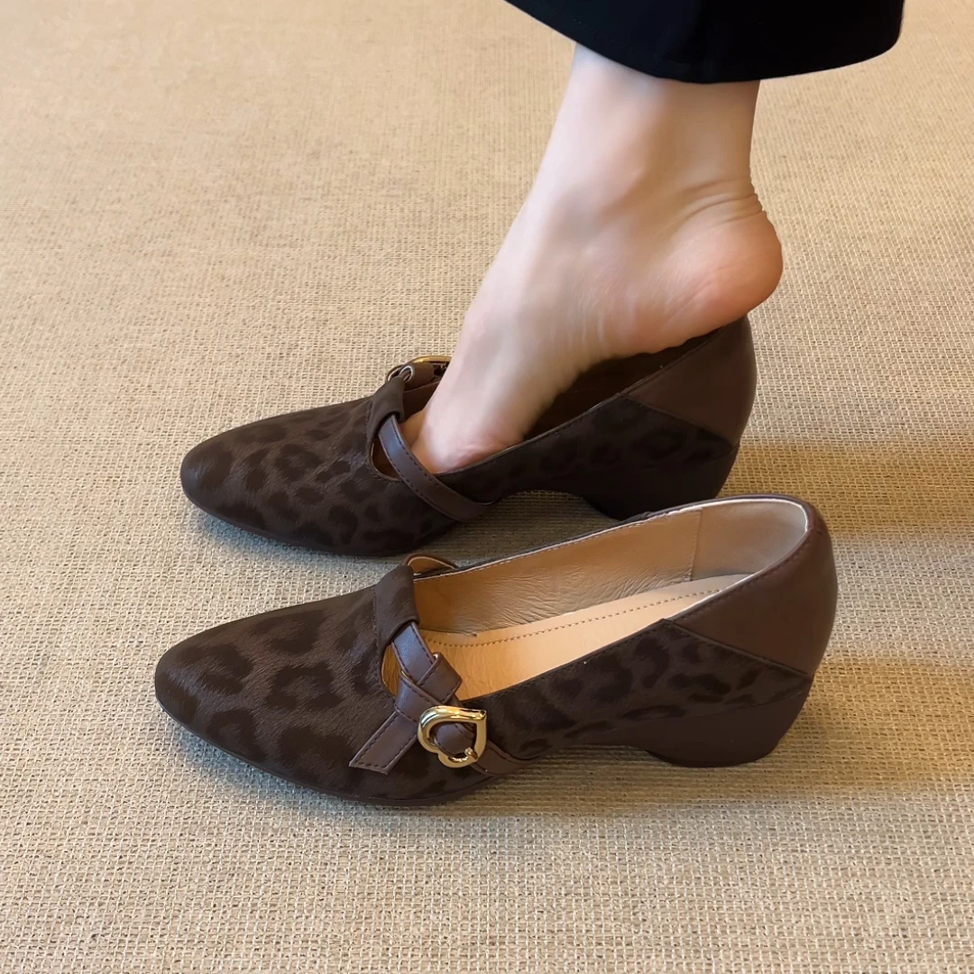nnmiss·34-39/4cm时尚豹纹奶奶鞋复古圆头浅口一字扣带坡跟单鞋