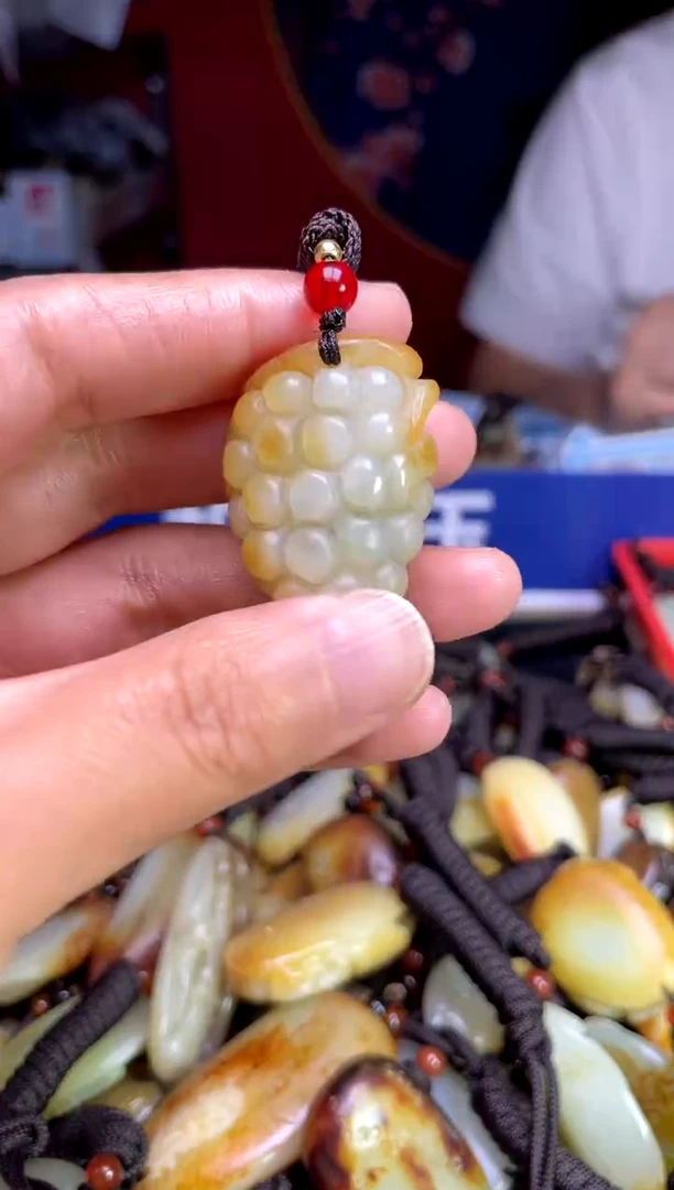 和田玉未镶嵌颈饰1