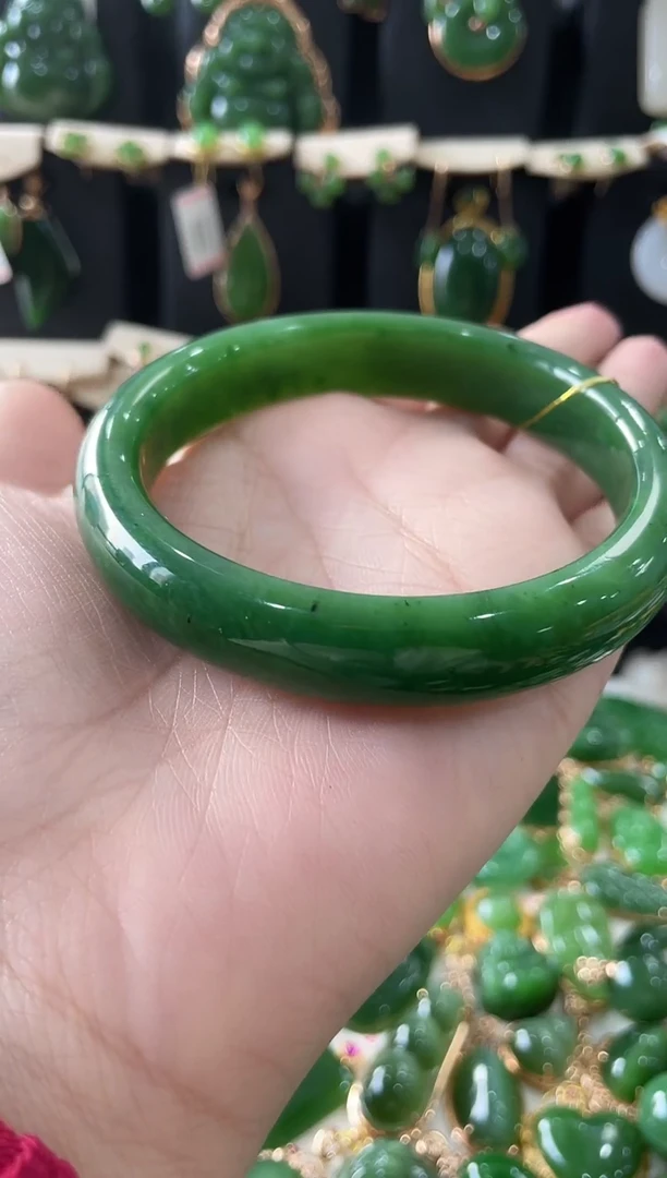 颈饰未镶嵌和田玉（碧玉）手镯59