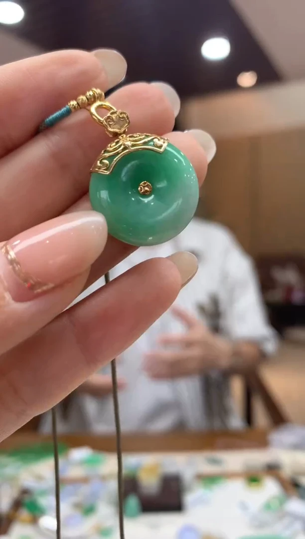 吊坠(不含链)18K金镶嵌翡翠平安扣