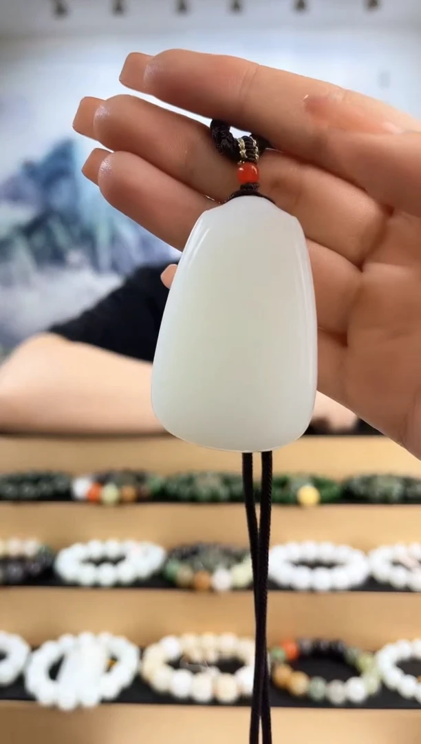 和田玉未镶嵌吊坠(赠链)平安牌