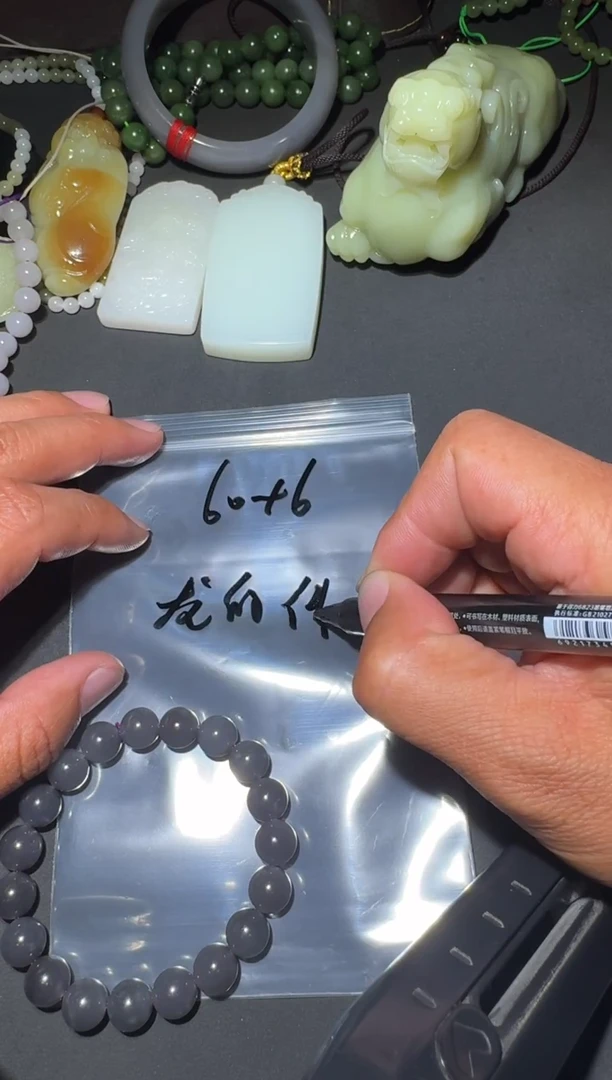 未镶嵌和田玉（糖玉）车挂和田玉