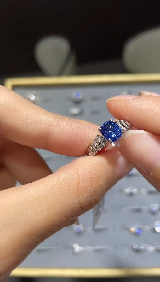 戒指蓝宝石18K金镶嵌1