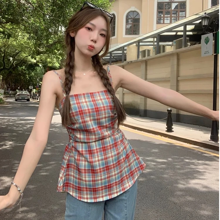 甜辣妹设计感红色格子吊带背心女装夏季显瘦小众褶皱收腰无袖上衣