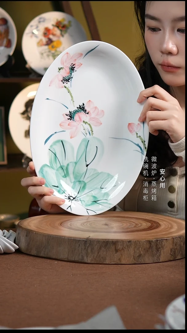 瓷景德镇高温手绘釉下彩12.5英寸窝鱼盘粉荷
