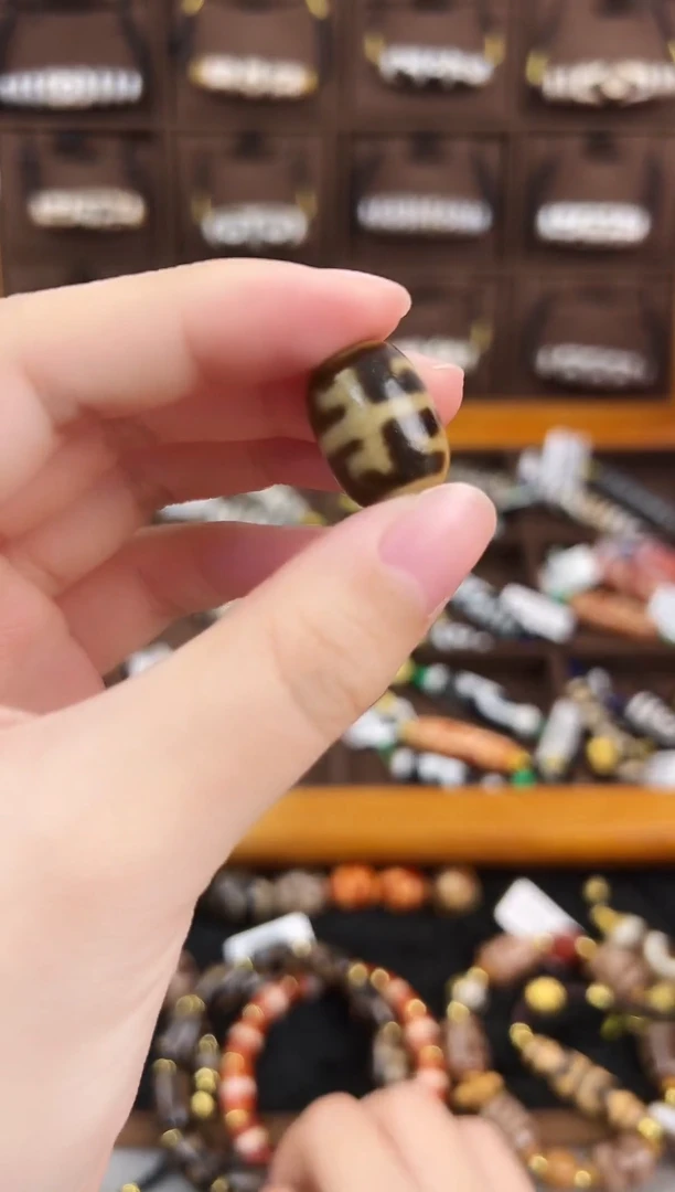 玛瑙/玉髓（覆膜）颈饰未镶嵌28微瑕随机发货