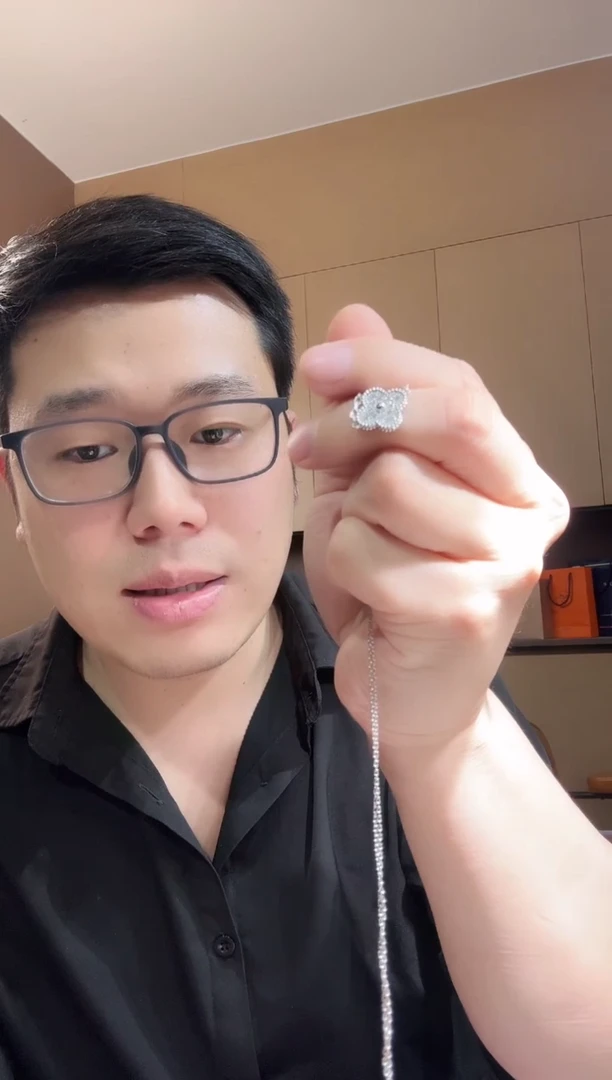 【闪购商品】钻石套链18K金镶嵌k白满钻四叶草套链GHJ