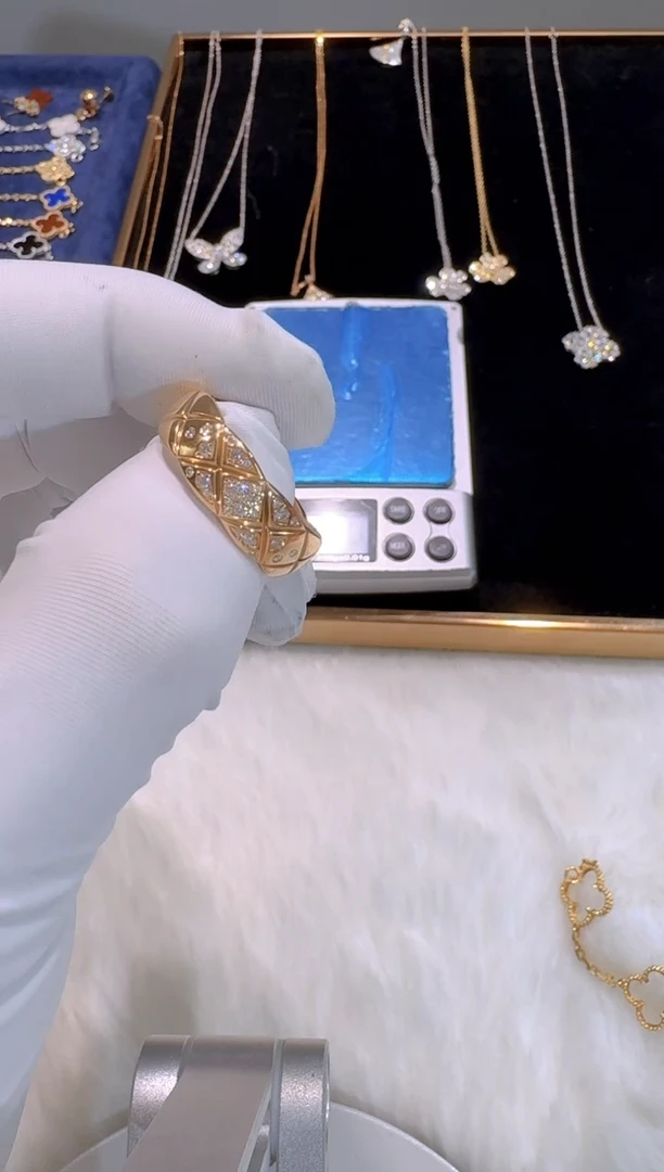 18K金镶嵌戒指/指环钻石菱格戒指   19码