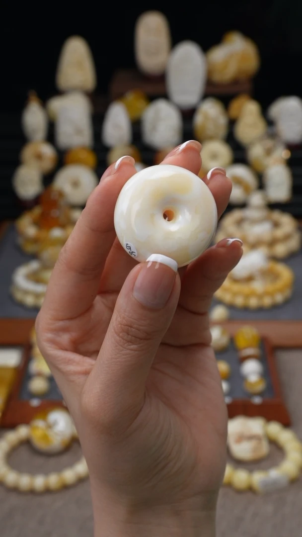 【闪购商品】琥珀裸石未镶嵌25252525