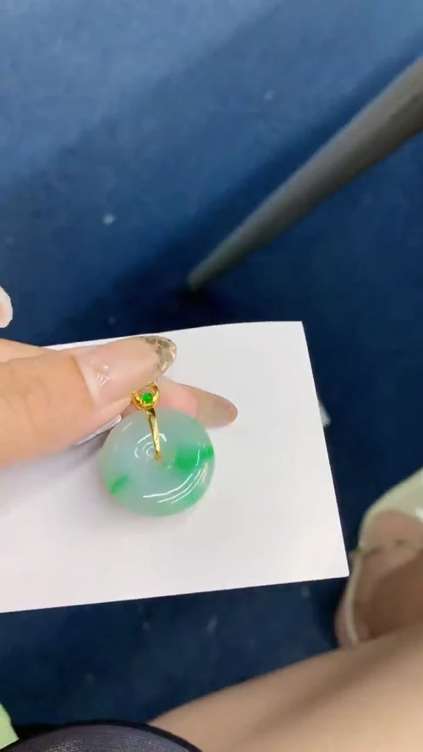 翡翠未镶嵌颈饰        1